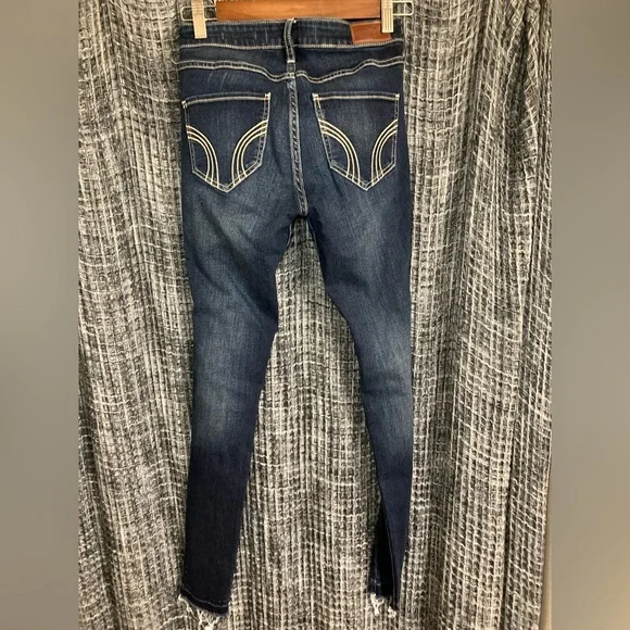 Distressed Blue Jeans - Picture 7 of 9